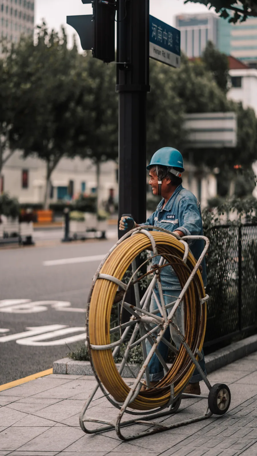 A rodding reel being wheeled to a street access point